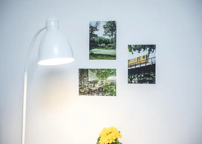 Serene Gray Retreat, Daechi Near Gangnam & Coex, 8 Min Walk From The Subway Station アパート ソウル特別市