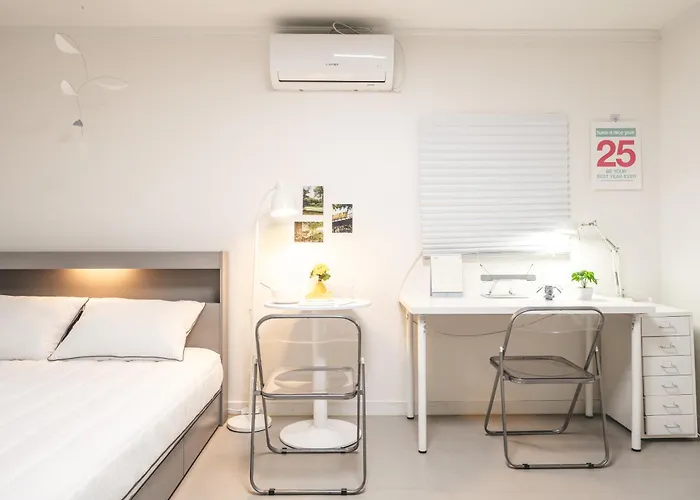 Serene Gray Retreat, Daechi Near Gangnam & Coex, 8 Min Walk From The Subway Station