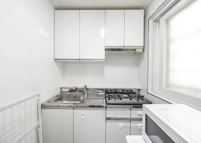 Serene Gray Retreat, Daechi Near Gangnam & Coex, 8 Min Walk From The Subway Station アパート *