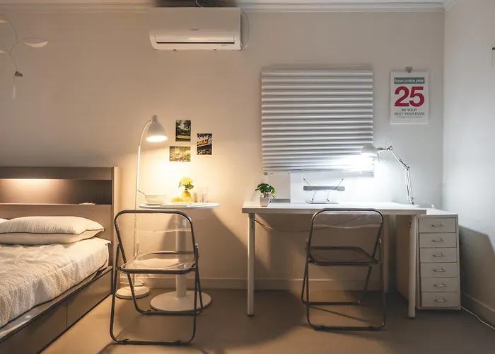 アパート Serene Gray Retreat, Daechi Near Gangnam & Coex, 8 Min Walk From The Subway Station ソウル特別市